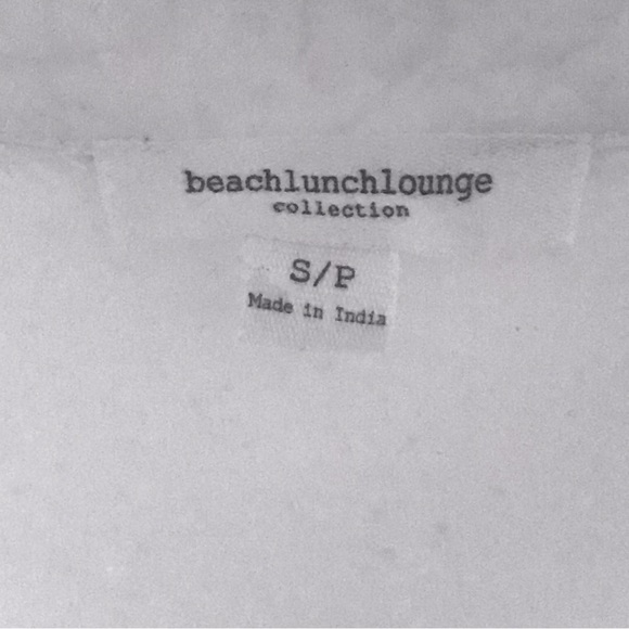 BeachLunchLounge Short Sleeve Button Up White Blouse Size Small - Picture 3 of 4